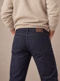 Pantalón vaquero azul oscuro Cotton Blue 116001, vista trasera con etiqueta de piel | Almogávar Moda