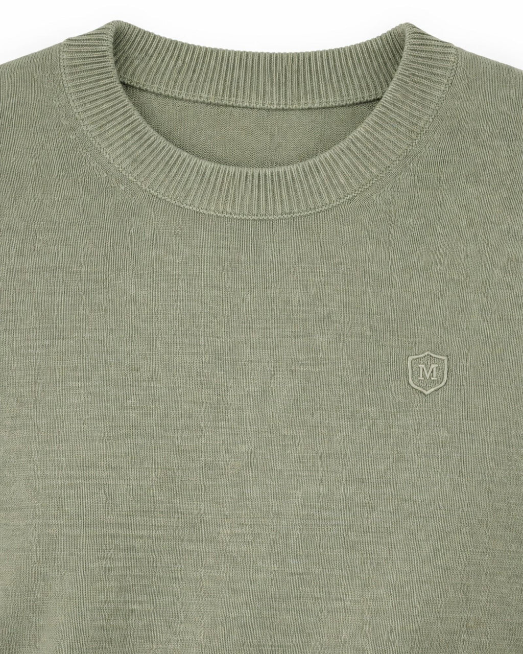 Suéter de punto en color verde con cuello caja, manga larga y tejido 100% algodón, ideal para moda masculina premium con estilo sencillo y confortable.