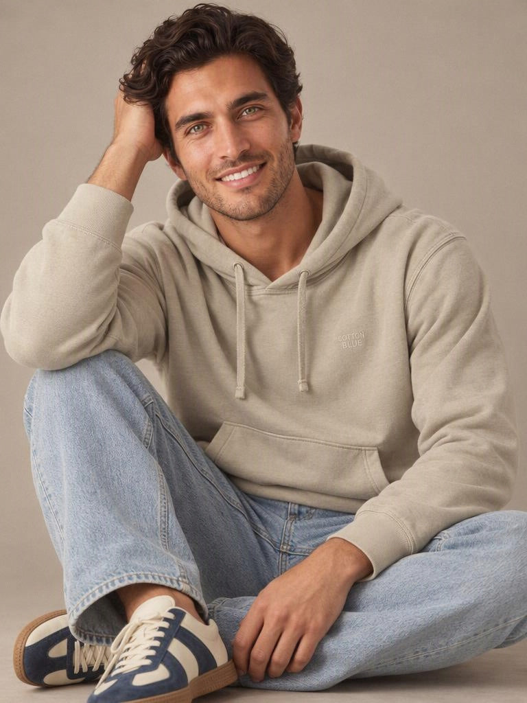 Sudadera Cotton Blue 600105 beige, look con vaqueros claros | Almogávar Moda