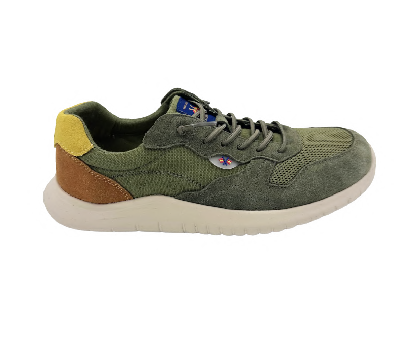 Zapatilla sneaker kaki para hombre con combinación de materiales en malla, gamuzado y cuero, diseño moderno y deportivo ideal para moda masculina premium.