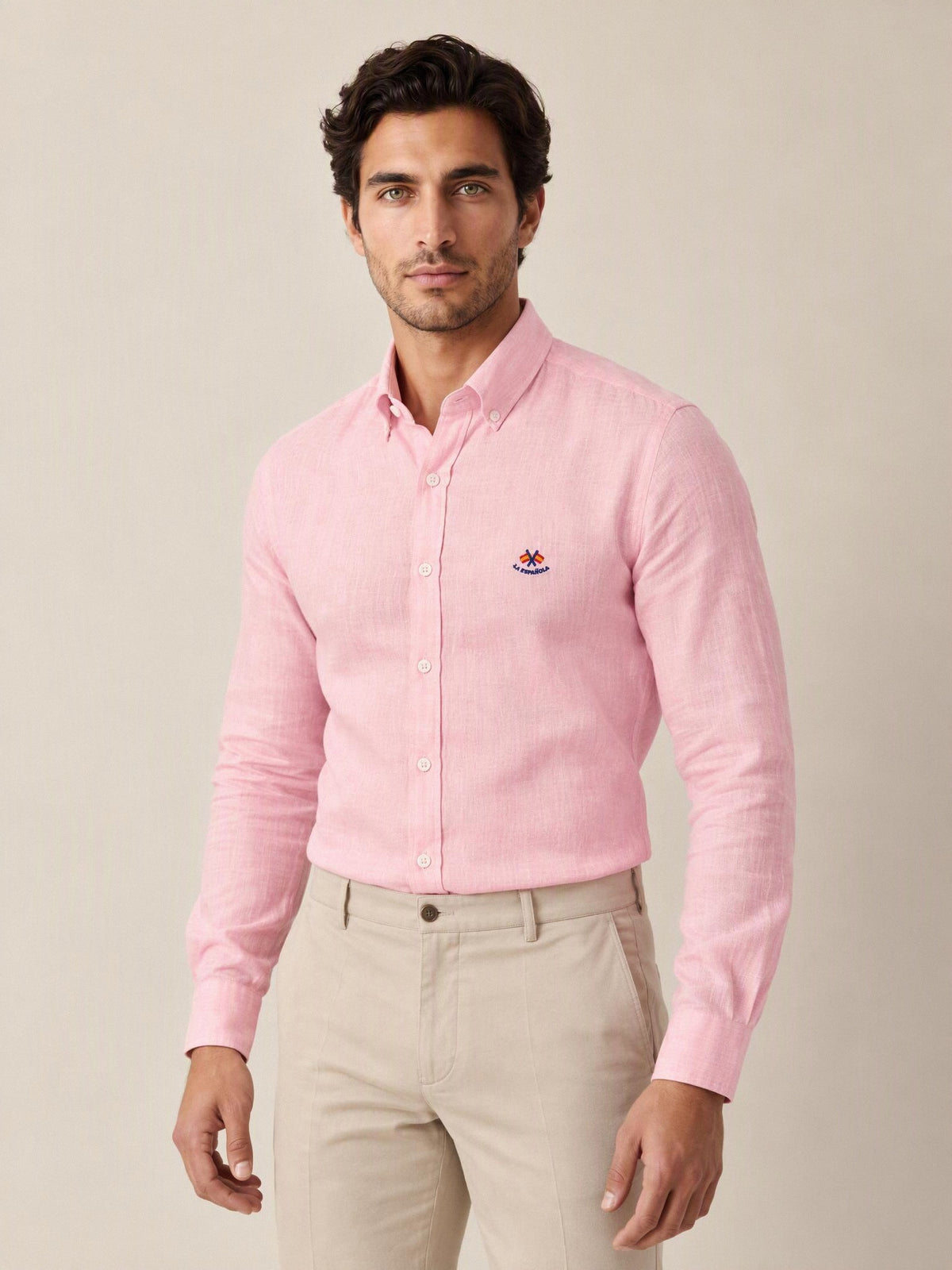 Camisa lino La Española rosa 5/6436 puesta, modelo de frente | Almogávar Moda