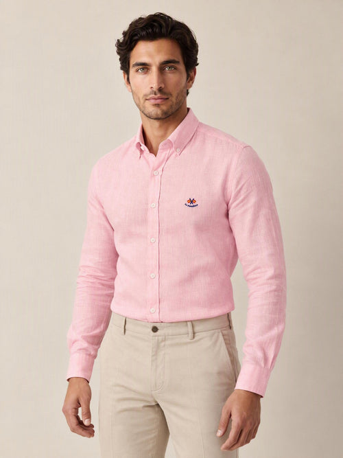 Camisa lino La Española rosa 5/6436 puesta, modelo de frente | Almogávar Moda