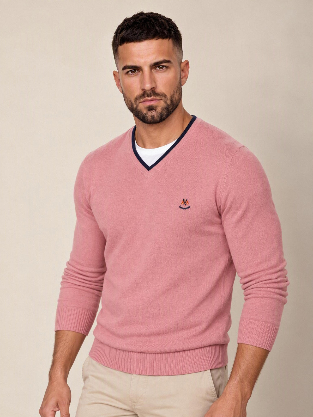 Jersey cuello pico La Española rosa 10916 puesto, modelo de frente | Almogávar Moda