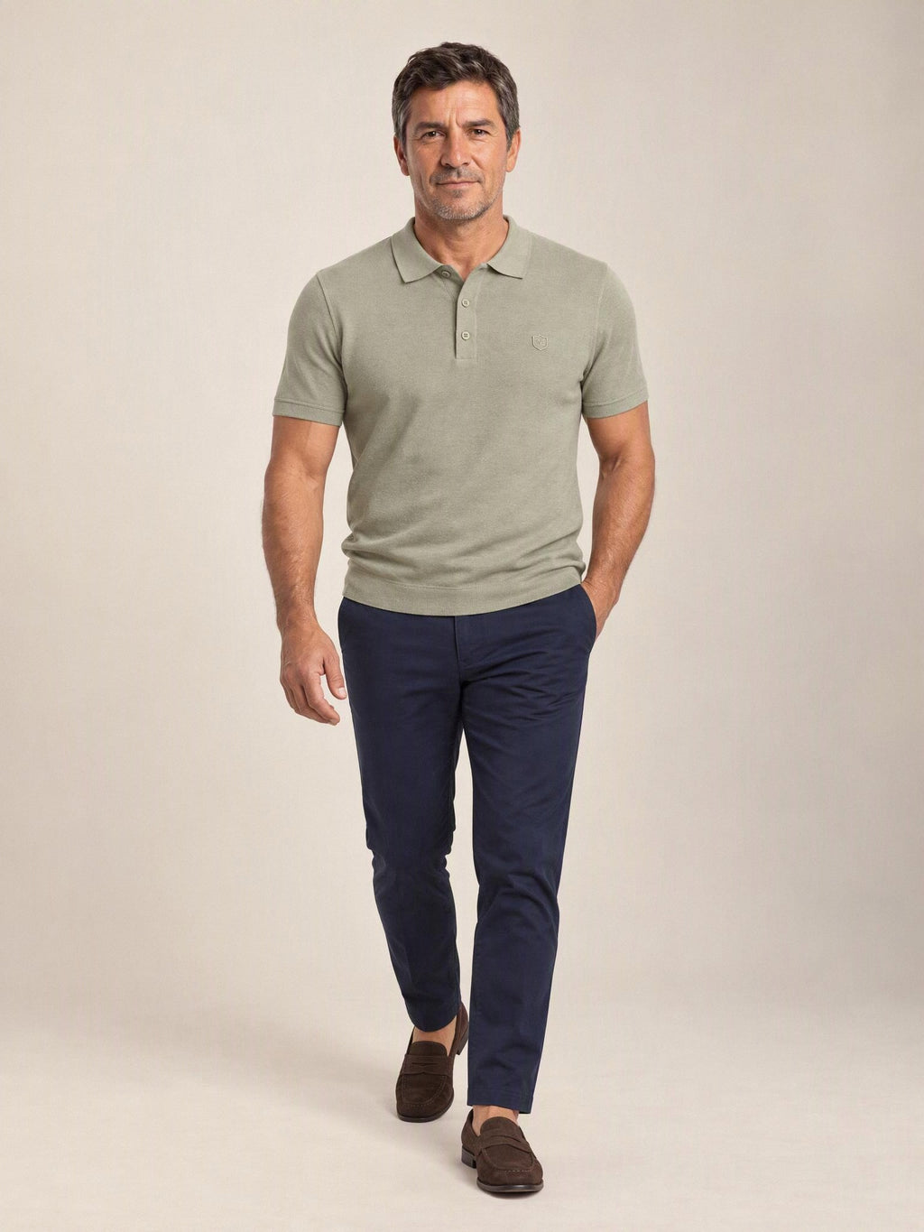 Jersey Martin's cuello polo verde 415, look completo con chino marino | Almogávar Moda