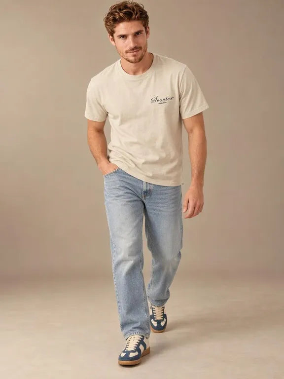Camiseta Oversize Hombre Scooter Beige Algodón | Almogávar Moda – vista 3