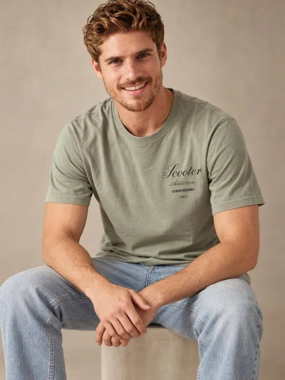 Camiseta Hombre Scooter Estampado Vintage Algodón Peinado | Almogávar Moda – vista 3