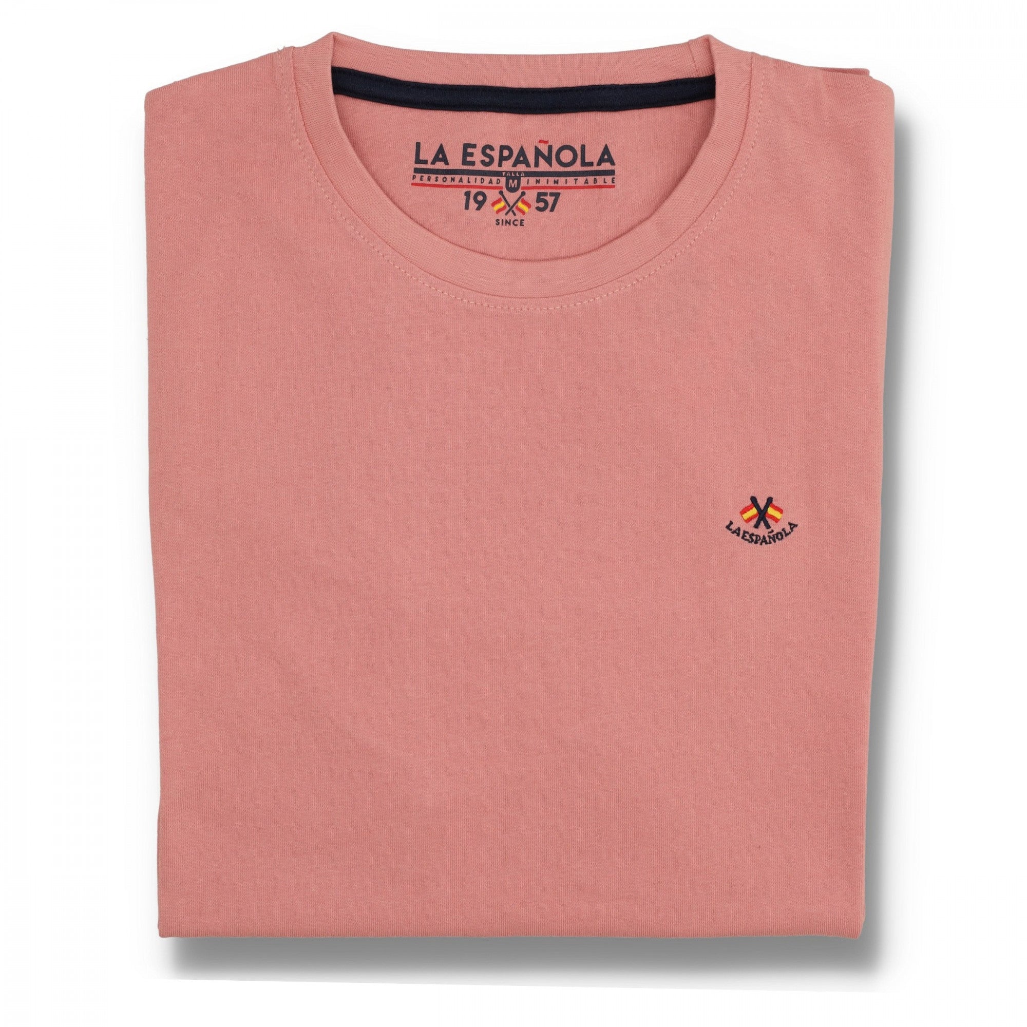 Camiseta rosa coral de algodón 100% con cuello caja, diseño básico y logo pequeño bordado, parte de colección de moda masculina premium de La Española.