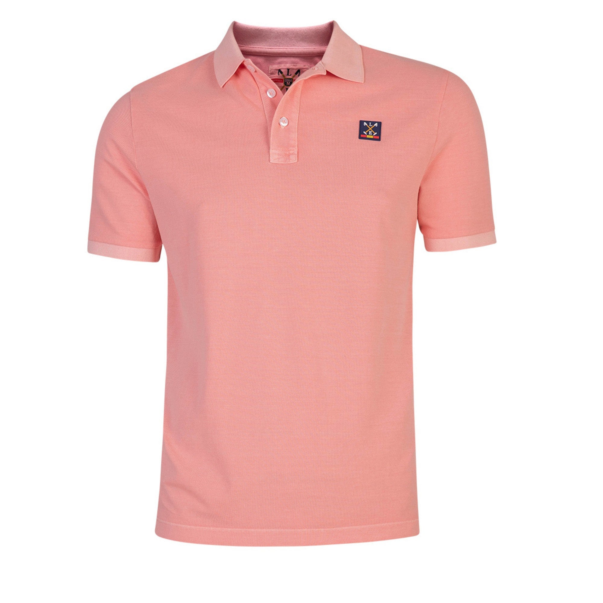 Polo de hombre color naranja coral en tejido premium de algodón con elastano, diseño clásico con cuello y botones, ideal para moda masculina de calidad.