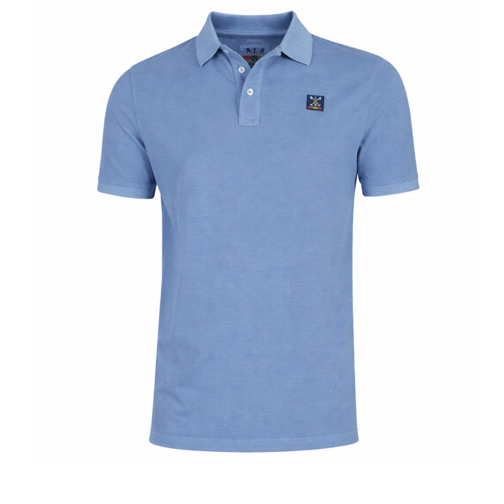 Polo azul demil para hombre en tejido 100% algodón con detalle de logo bordado, diseño clásico y comodidad premium ideal para moda masculina de calidad.