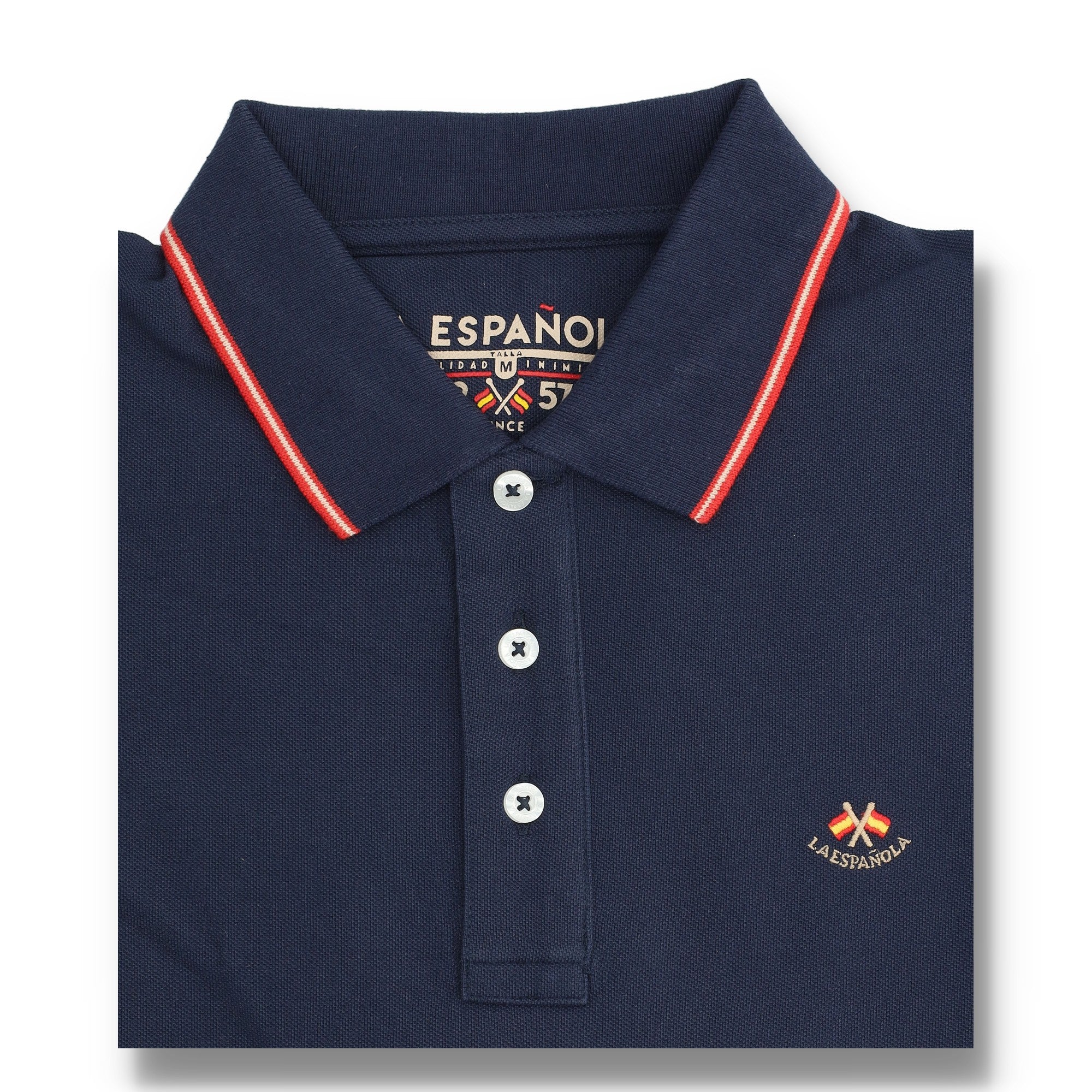 Polo de hombre azul marino en tejido 100% algodón con detalles en rojo en el cuello y bordado con banderas de España, moda masculina premium de La Española.