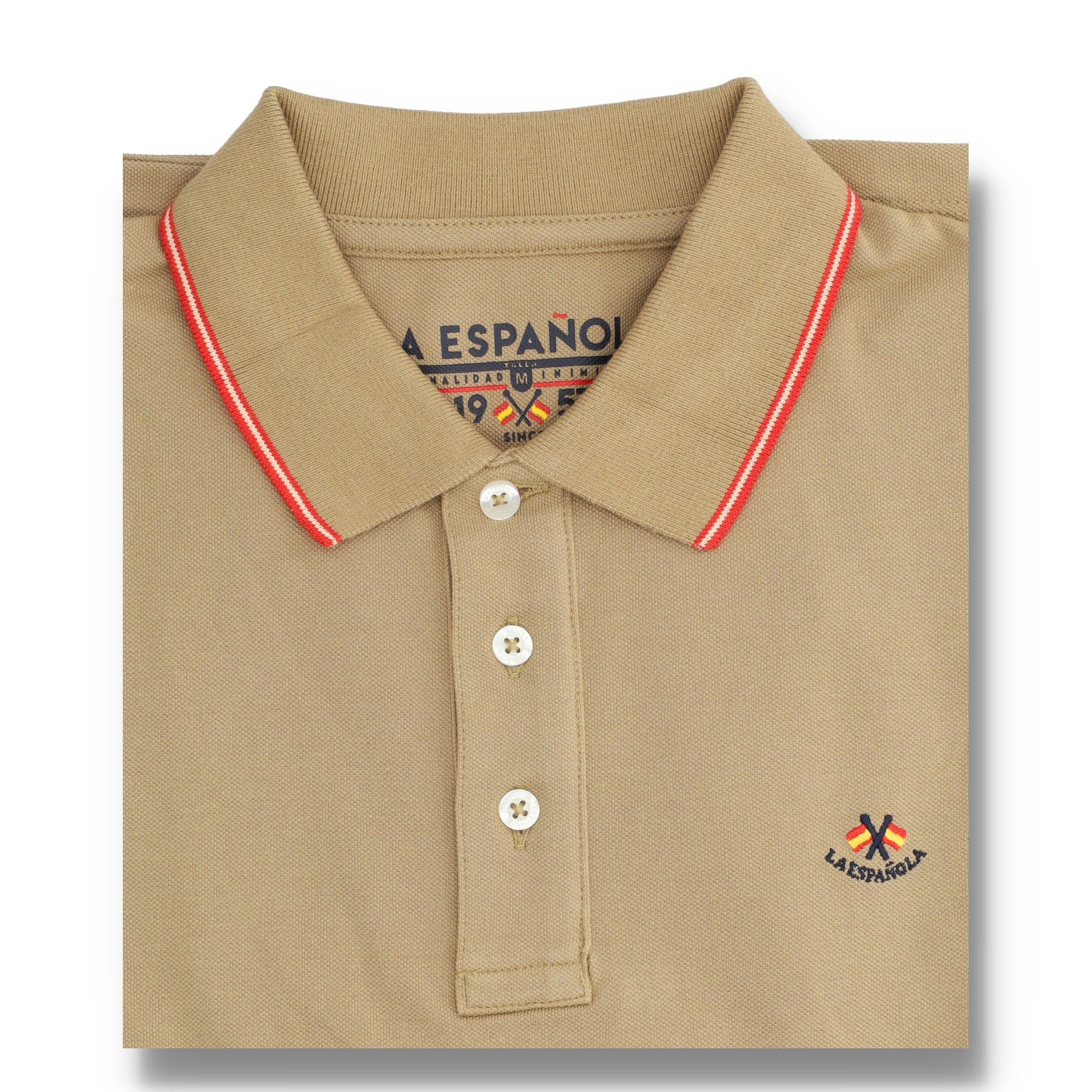 Polo de moda masculina color camel en tejido 100% algodón con detalles en rojo y logo bordado de La Española, disponible en varias tallas y colores.