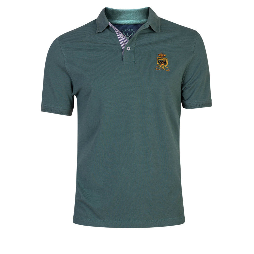 Polo masculino verde terracota de algodón y elastano con cuello clásico y detalle bordado, ideal para moda masculina premium y uso casual elegante.