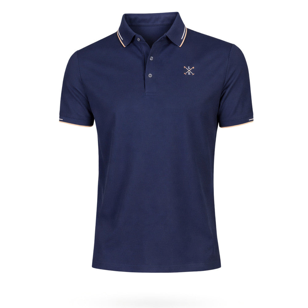 Polo azul marino para hombre de manga corta, con detalles en el cuello y bordado sutil, confeccionado en algodón premium para moda masculina de calidad.