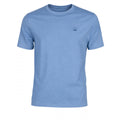 Camiseta azul de algodón y elastano para hombre, con cuello redondo y diseño básico, ideal para moda masculina premium y disponible en varias tallas.