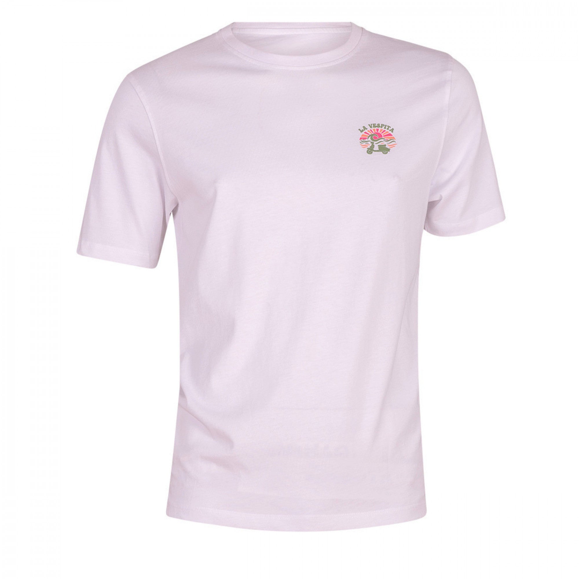 Camiseta blanca de moda masculina premium con cuello caja, fabricada en algodón y elastano, con pequeño estampado sutil en el pecho de La Vespita.