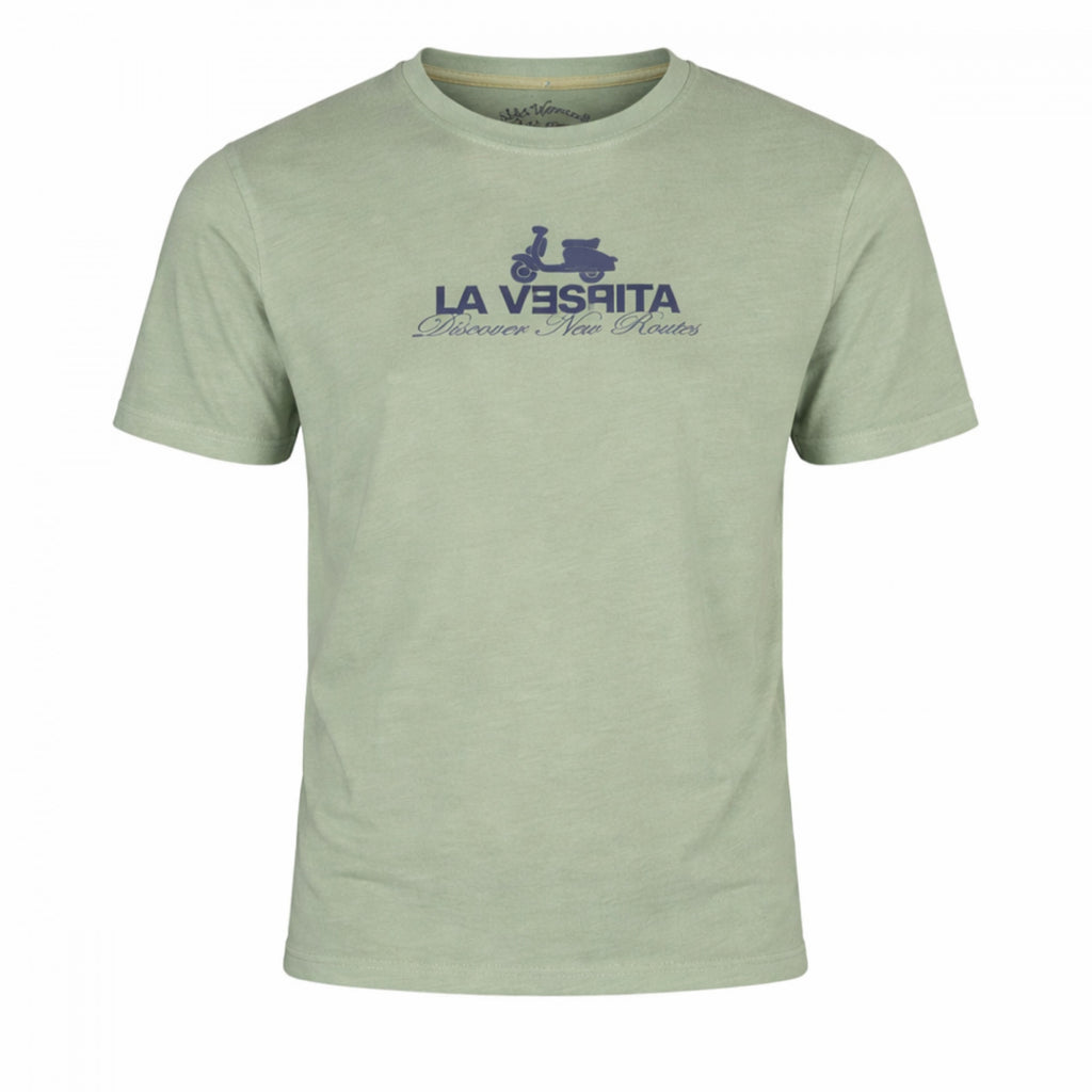 Camiseta masculina verde claro de algodón con elastano, diseño con logo estampado de La Vespita, ideal para moda masculina premium en variedad de tallas y colores.
