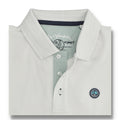 Polo hombre en algodón premium color blanco con interior verde agua gris y detalle bordado azul de La Vespita, diseñado para moda masculina de calidad y comodidad.