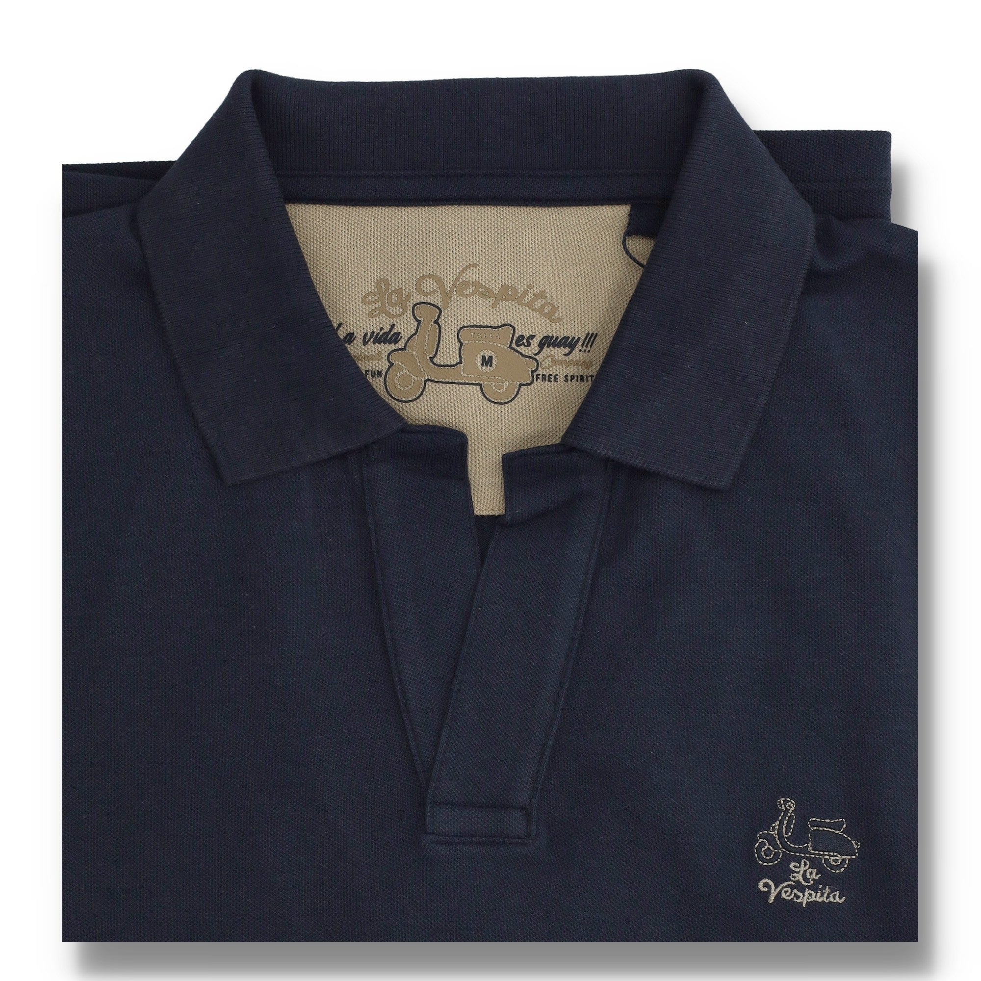 Polo de hombre azul marino La Vespita con cuello en V, fabricado en algodón 100% para una moda masculina premium, disponible en varias tallas en tienda multimarca.