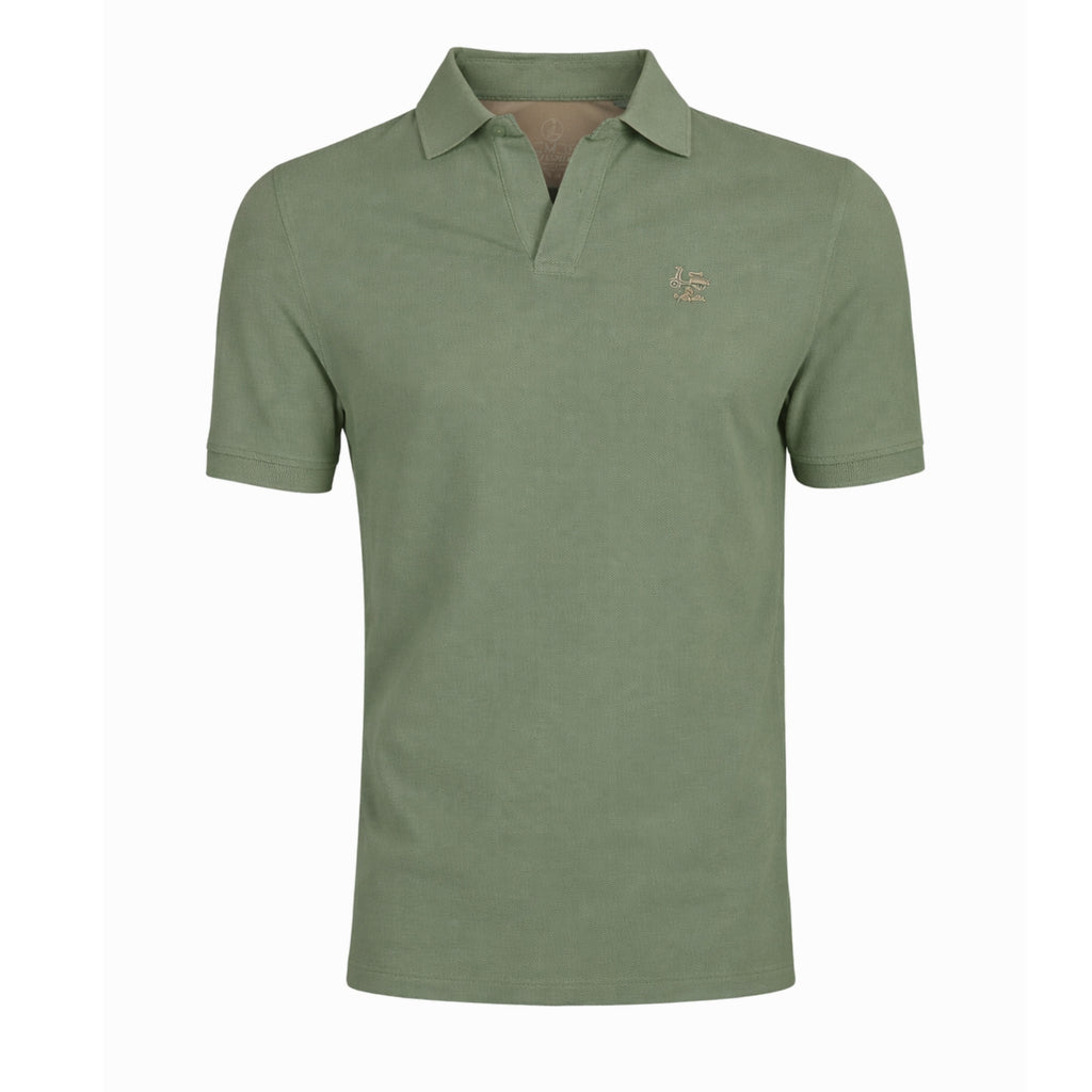 Polo hombre de algodón 100% color verde kaki con cuello tipo V, diseñado para moda masculina premium con tejido cómodo y resistente.