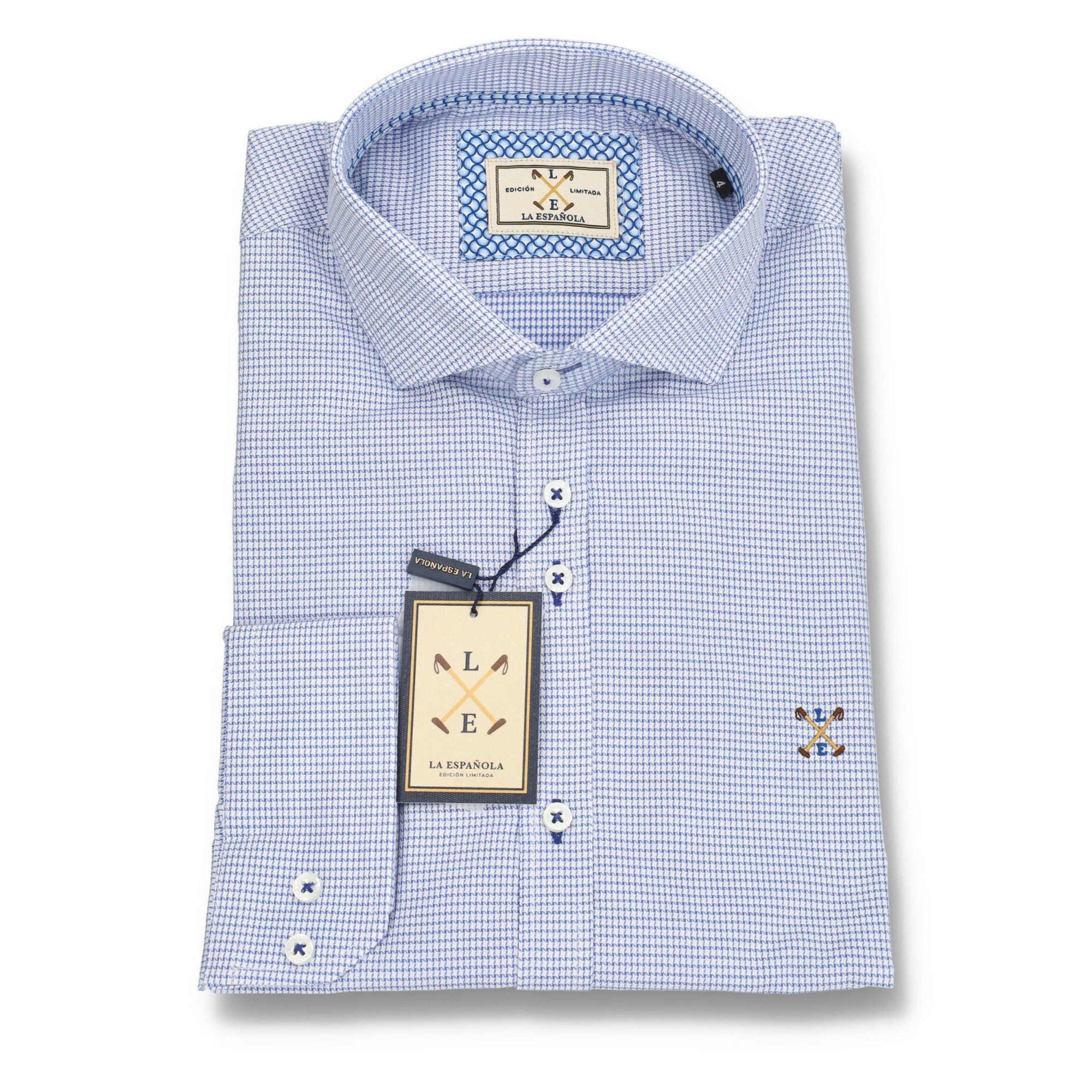 Camisa azul oxford de algodón premium para hombre con patrón semientallado y cuello clásico, ideal para moda masculina de calidad en múltiples tallas.