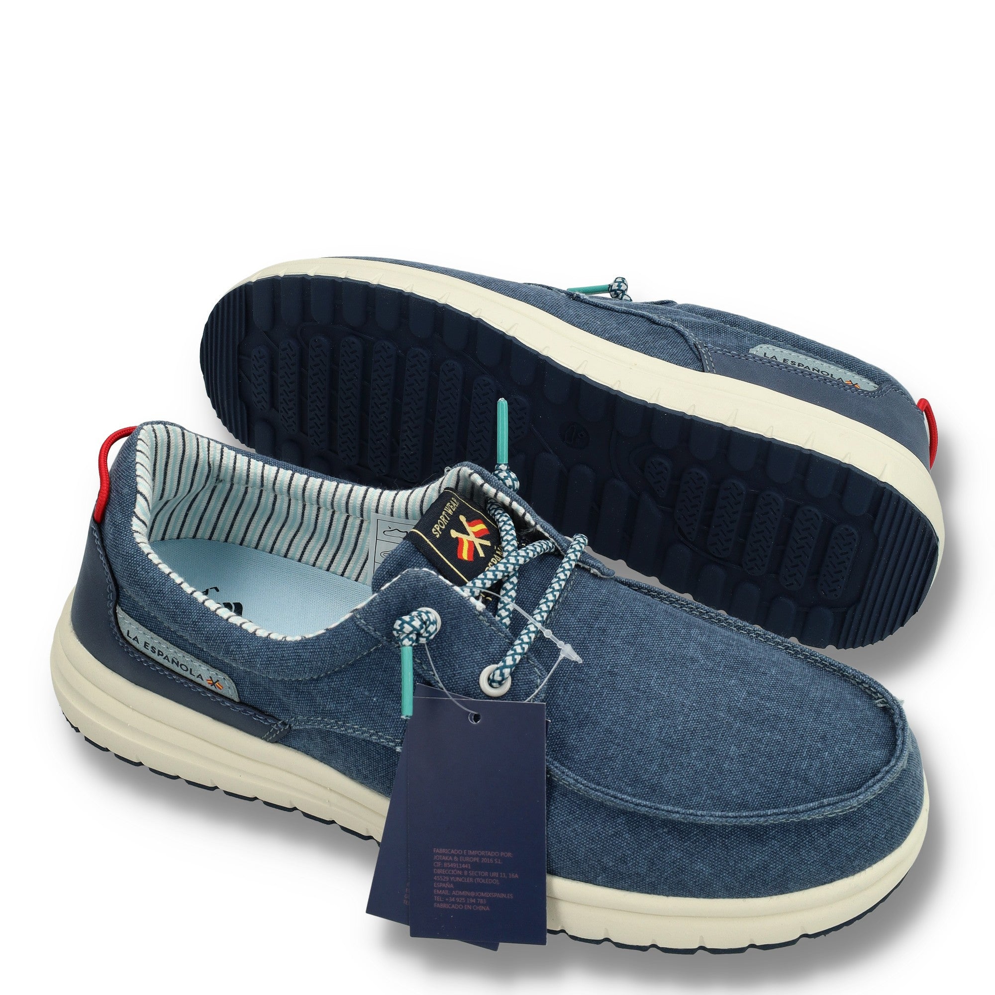 Zapatillas tipo sneakers en azul marino fabricadas en lienzo y material sintético, con suela blanca antideslizante y detalles en rojo, ideales para moda masculina premium.