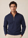 Sudadera azul marino con media cremallera La Española 11000 – modelo con las manos en los bolsillos