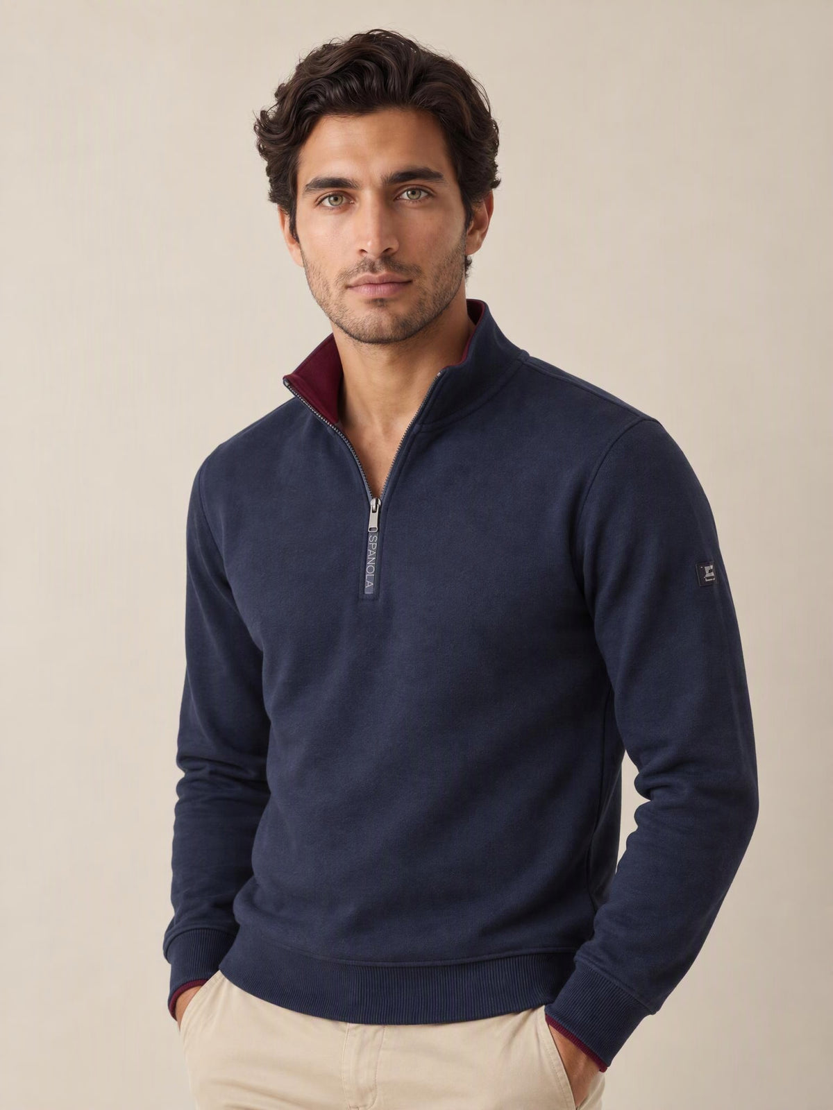 Sudadera azul marino La Española 11000 – vista frontal en modelo